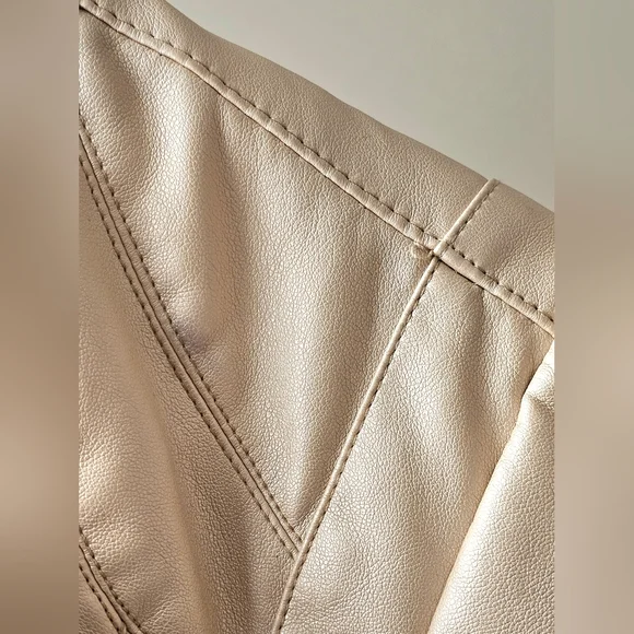 Chic Beige Leather Jacket for Women - Picture 5 of 8